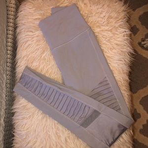Alo Yoga Motto leggings